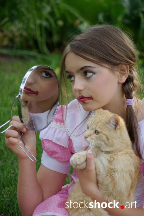 Alicja w Krainie Czarów. Widziałam już koty bez uśmiechu – pomyślała Alicja – ale uśmiech bez kota widzę po raz pierwszy w życiu. To doprawdy nadzwyczajne! Lewis Carroll