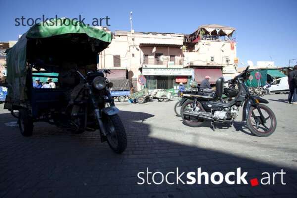Moroccan street, tuk tuk