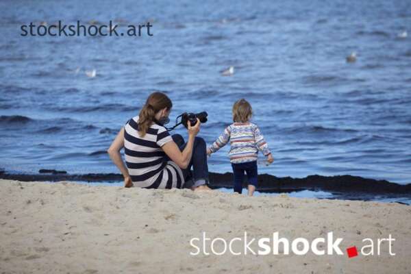 Mom and child at the seaside are full of photos