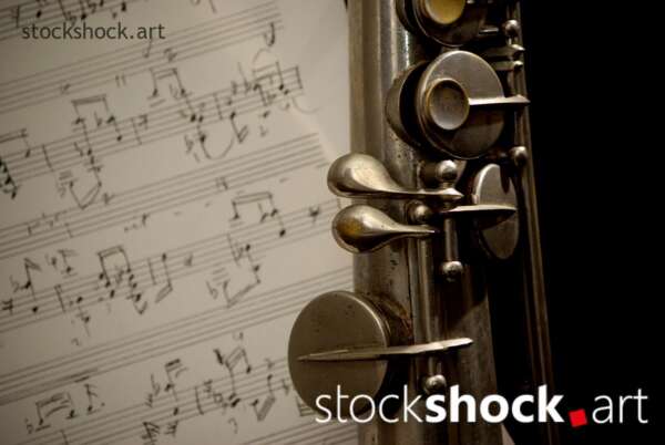 Clarinet on a Background of Notes